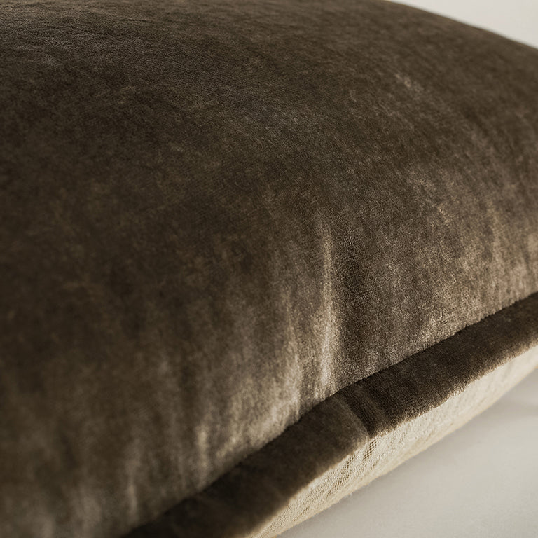 Eskimo Velvet Cushion - Seal §